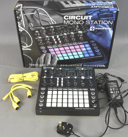 Novation-Circuit Mono Station